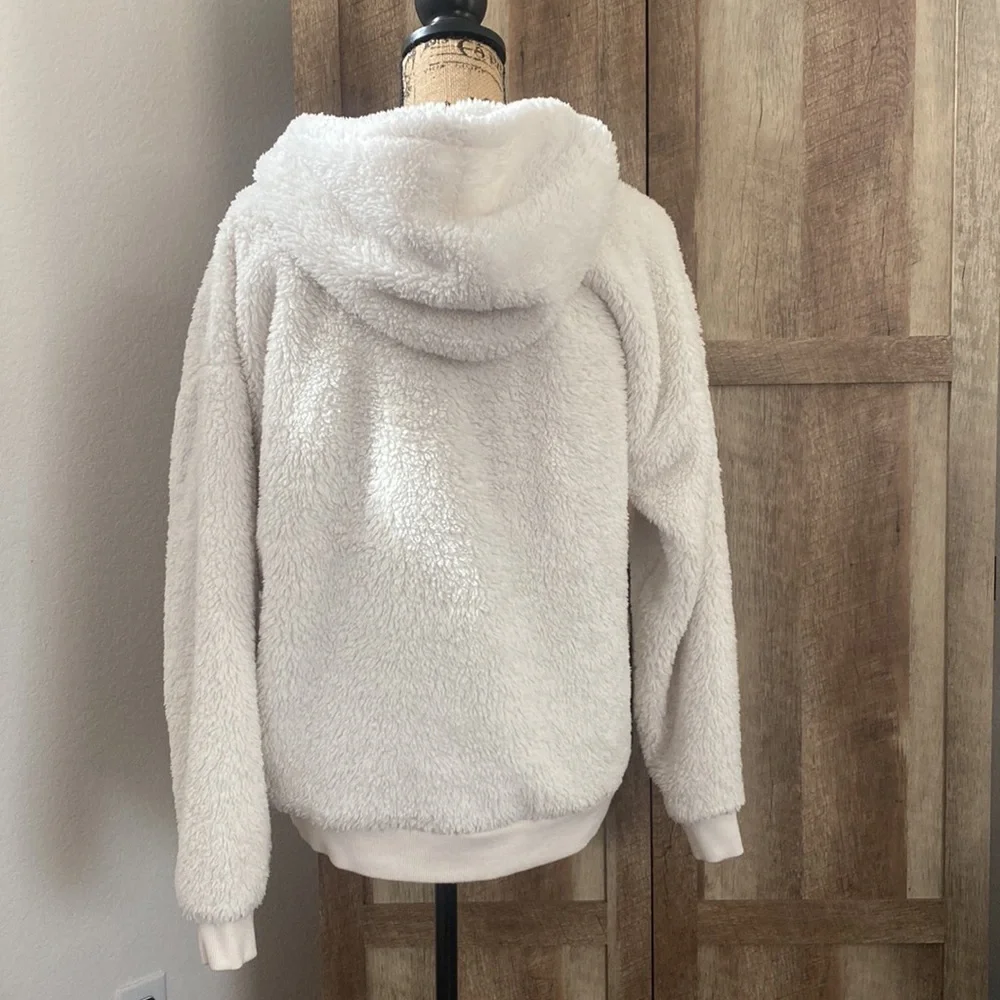 Fuzzy pullover - Picture 3 of 4